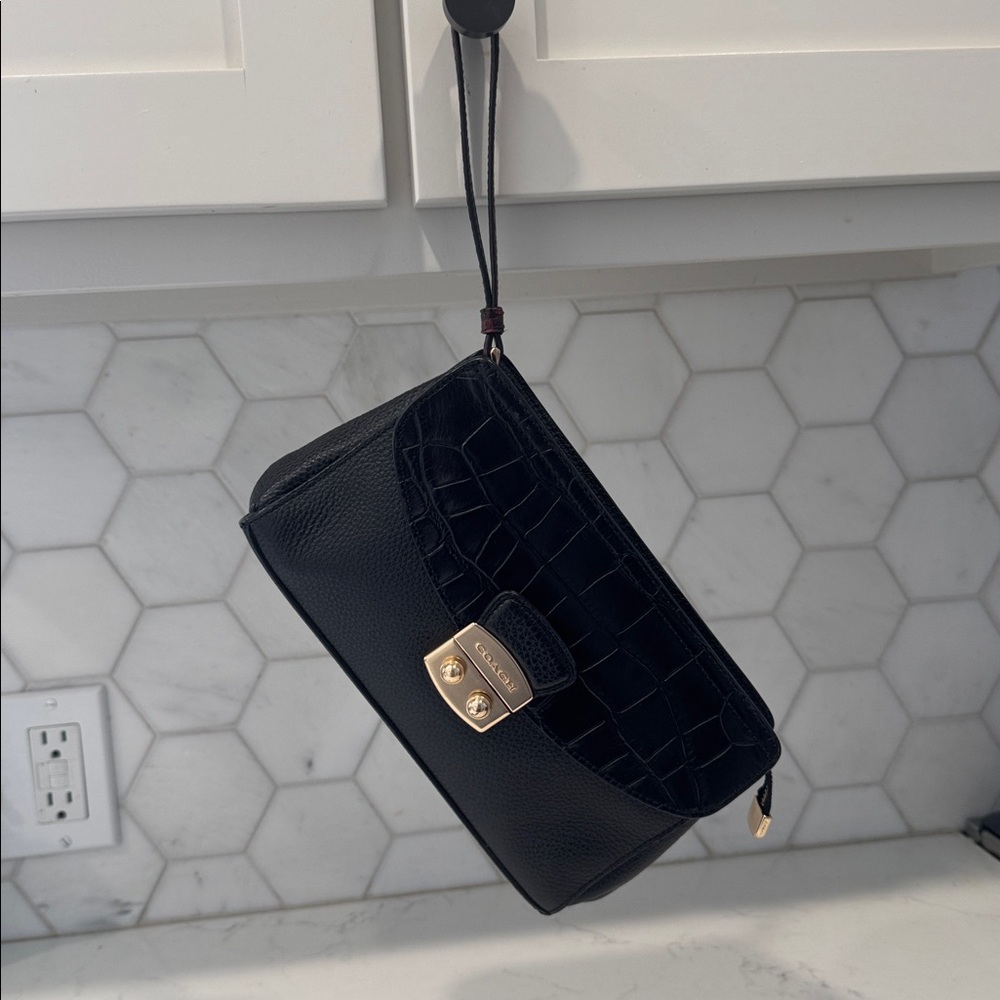 Coach Leather Clutch, excellent used condition - Picture 5 of 16